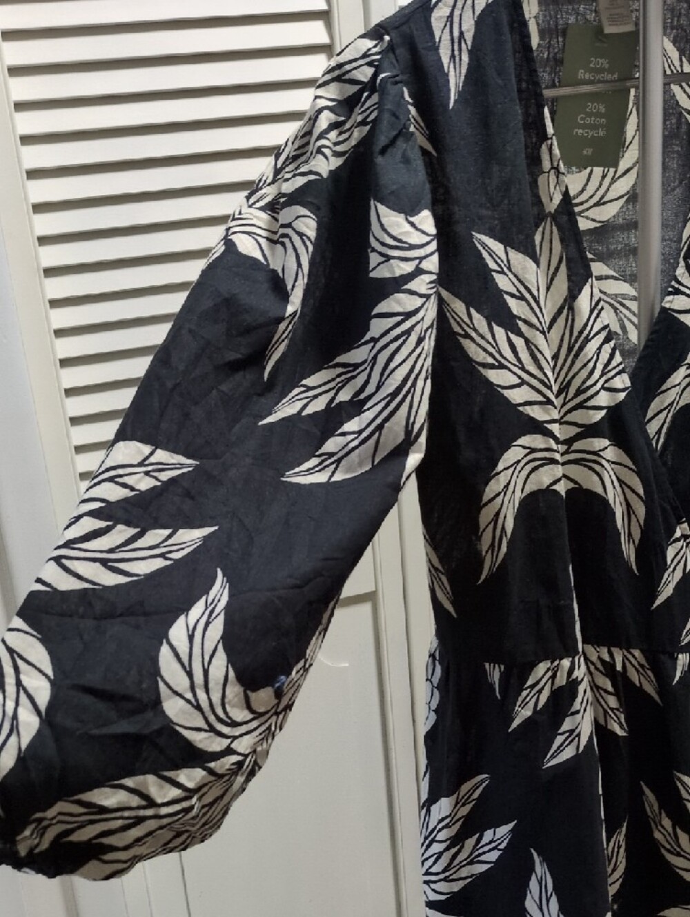 H&M Black Wrap Dress with Cream Tropical Leaf Print - Picture 4 of 7